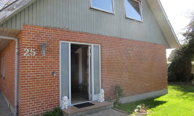 Erslev House | Lovely holiday apartment on the 1st floor with separate entrance.
