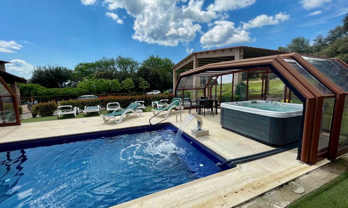 Prats de Llucanes Villa | Lovely holiday home for 15 guests - 7 bedrooms all with private bath