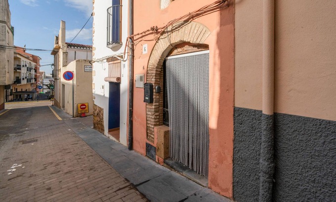 Cabanes House | Lovely home in Cabanes with WiFi