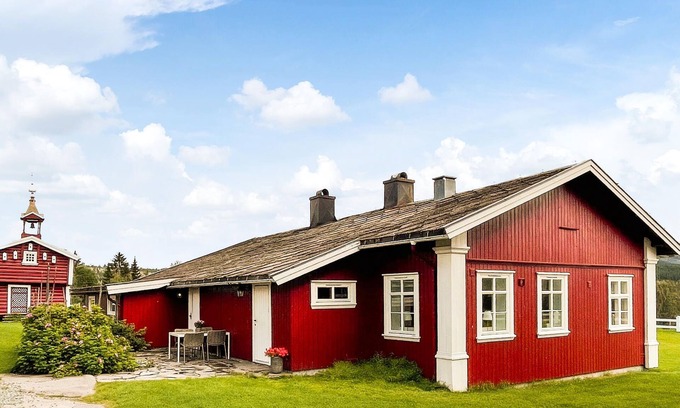 Koppang House | Lovely home in Koppang with kitchen