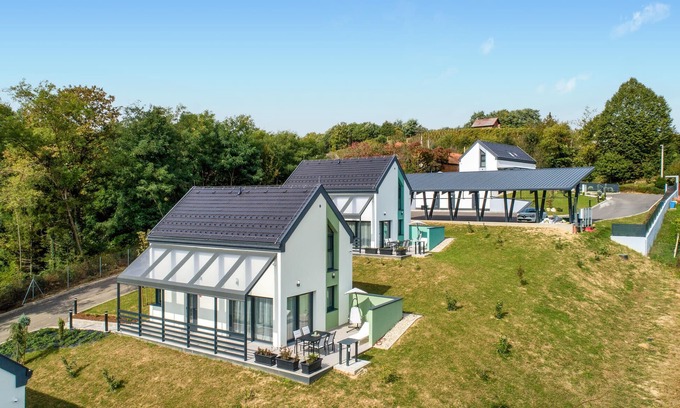 Varazdin House | Lovely home in Margecan with WiFi