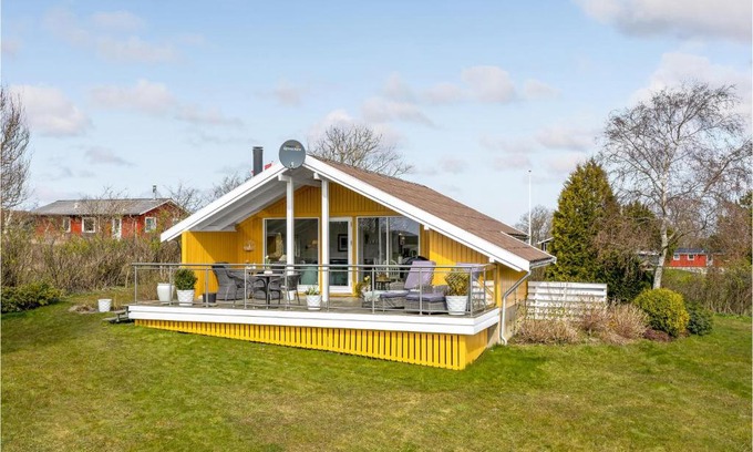 Floutrup House | Lovely Home In Roslev With Kitchen