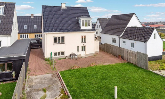 Thyboron House | Lovely home in Thyborøn with kitchen