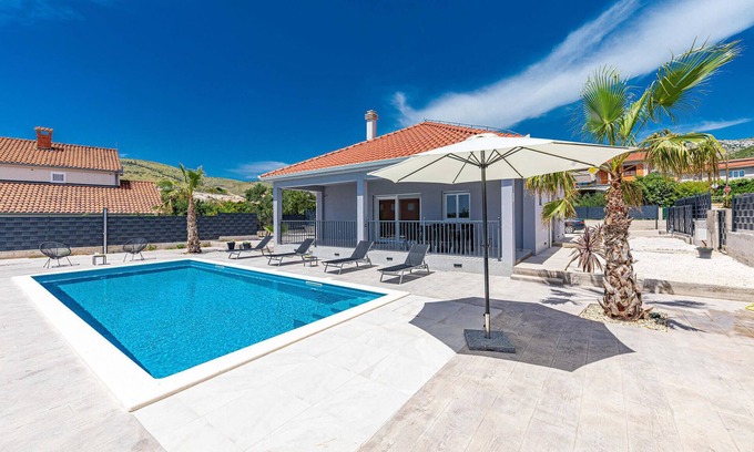 Plano House | Lovely home in Trogir with kitchen