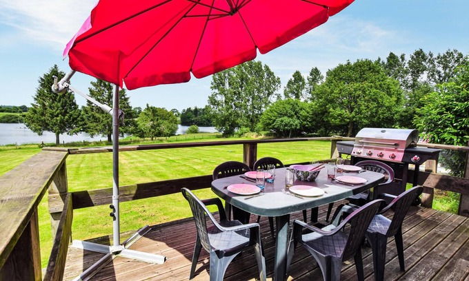 Saint-Germain-de-Tallevende-la-Lande-Vaumont House | Lovely home in VIRE NORMANDIE with WiFi