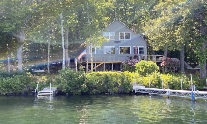 Barndoor Island House | Lovely Home with large deck and beautiful Views of the Lake Big Barndoor Island-