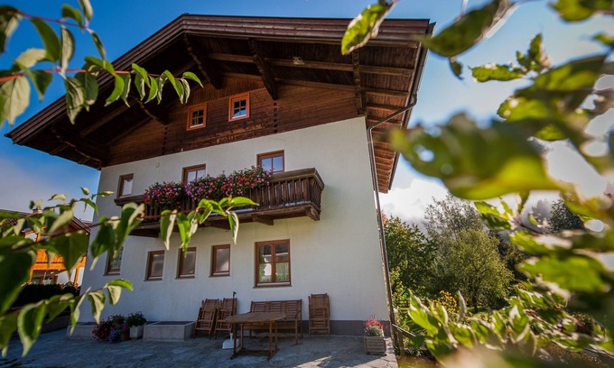 Forstau Apartment | Lovely home with views of the ski slope