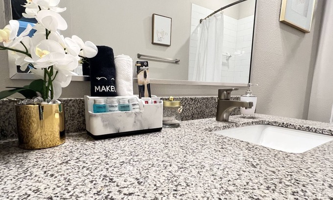 Addicks Apartment | Lovely Luxurious 2BD/2BA Suite