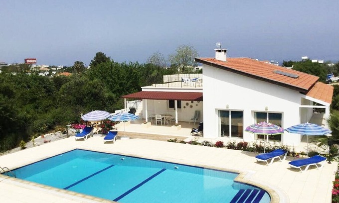 Karavas House | Lovely, Modern 3 Bedroom Bungalow with Stunning Mountain Views