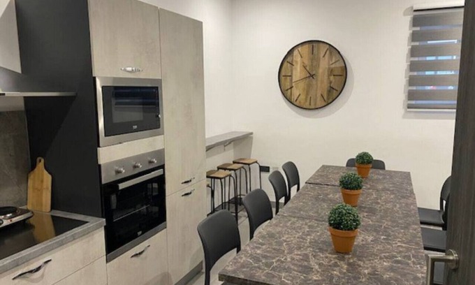 Gzira House | Lovely modern large spacious home with 7 BR + WIFI