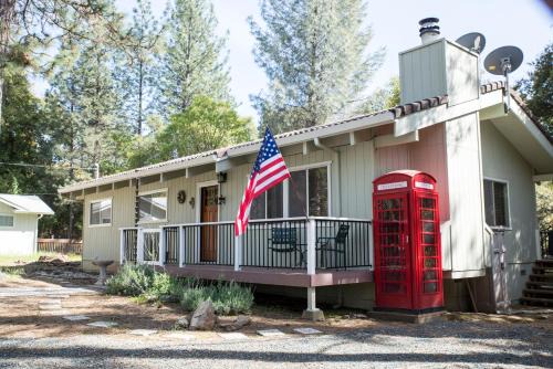 Groveland House | Lovely Mountain Lake Chalet by Yosemite: Equipped!