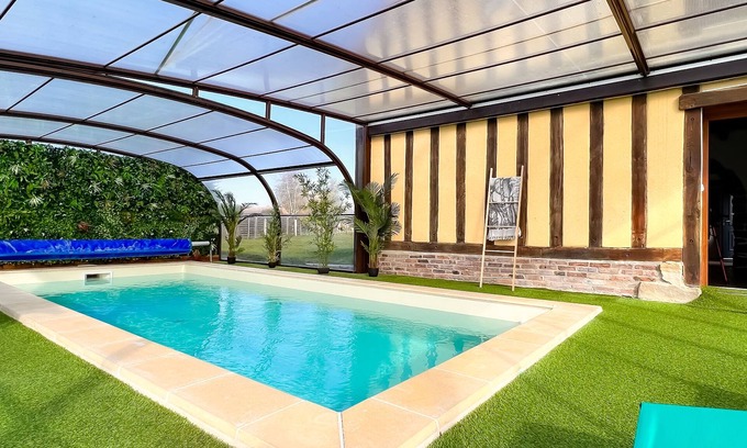 Roman House | Lovely Normandy House with covered & heated swimming pool near Verneuil sur Avre