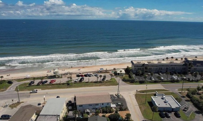 Roberta Heights House | Lovely Ormond Beach bungalow! Walk to the beach!