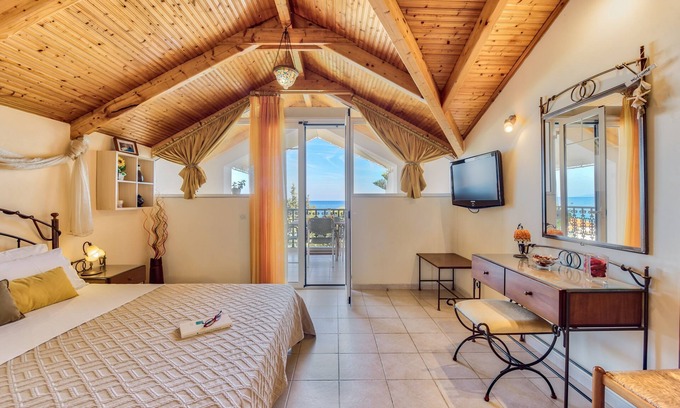 Amoudi Apartment | Lovely Sea-View Loft Up To 5 Adults