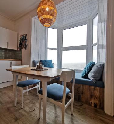 Aberystwyth Apartment | Lovely Seafront 2 bed flat in Aberystwyth