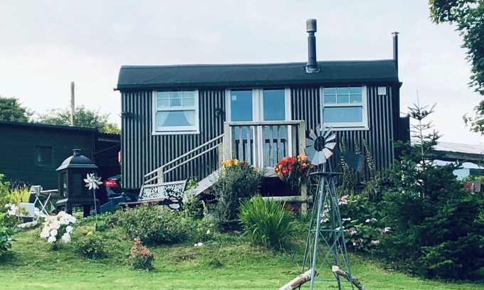 Camelford Cabin | Lovely shepherds hut in Cornwall