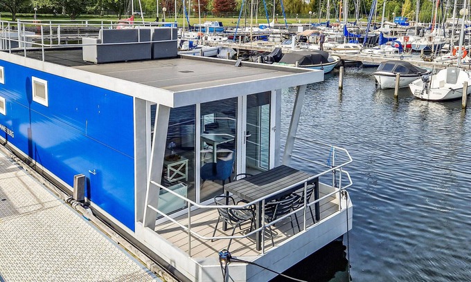 Naarderbos Boat Rental | Lovely ship in Naarden with lake view