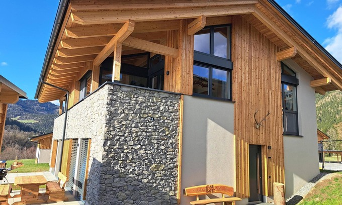 Sankt Lambrecht House | Lovely ski in-ski out lodge with a carport