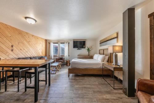 Truckee House | Lovely Studio w/Kitchen and Partial Lake View #122 at Donner Lake Village