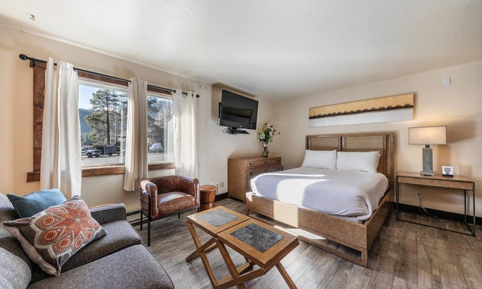 Truckee Apartment | Lovely Studio w/Kitchen #122 at Donner Lake Village