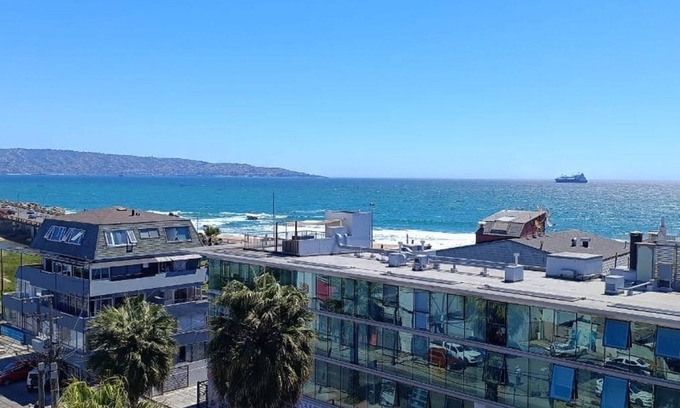 Renaca Apartment | Lovely studio - WiFi - 2 blocks from Reñaca beach. Ocean view from the roof!