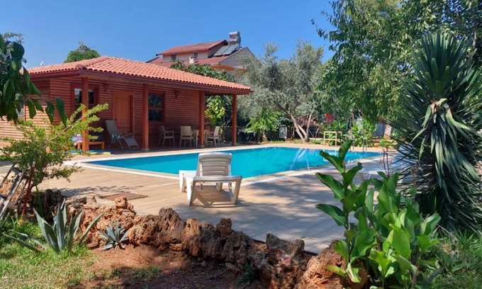 Kepez House | Lovely Summer House with Shared Pool in Kepez