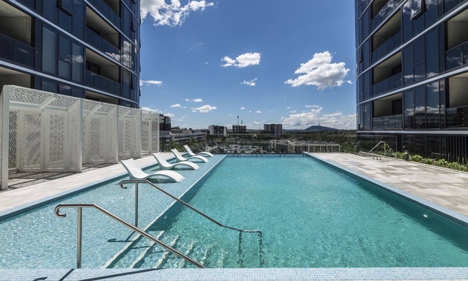 Phillip Apartment | Lovely Sunny 2-bedroom Apartment with Pool and Gym