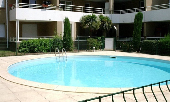 Carcassonne Apartment | Lovely T2 with pool-near city and transport