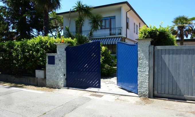 Forte dei Marmi Villa | Lovely Villa with garden, 400 mt from the sea, Forte dei Marmi, Versilia,Wi-Fi.