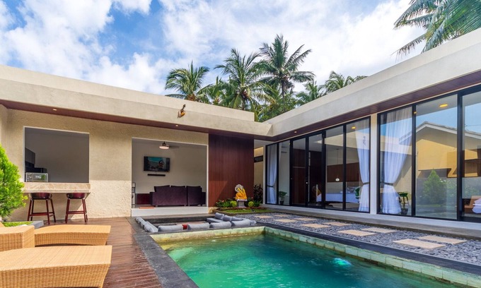 Kaliasem Villa | Lovina stylish 2BR pool villa with free breakfast!