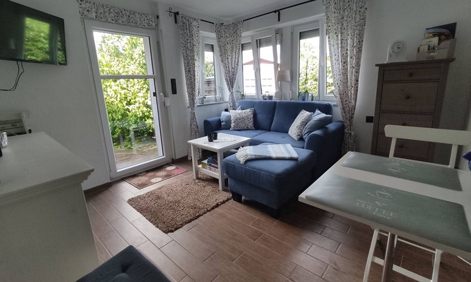 Wilhelmshaven House | Lovingly furnished apartment with its own entrance and parking space