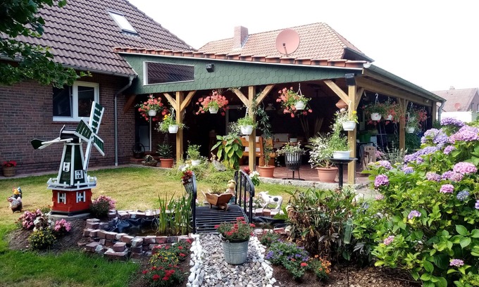 Friedeburg Apartment | Lovingly furnished apartment is looking forward to young and old guests.