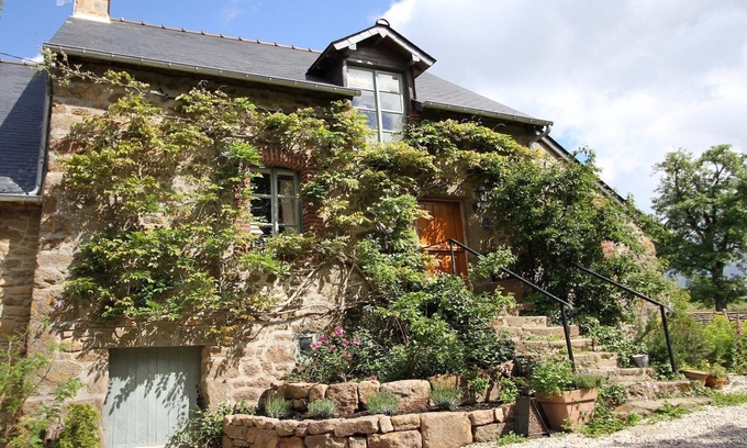 Chantrigne Cottage | Lovingly Renovated Farm Cottage and Garden - click on us and see for yourself!