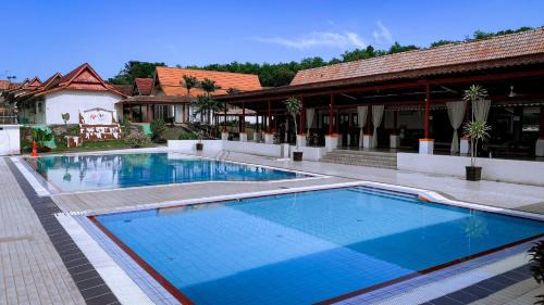 Sungai Baru Tengah Resort | Lovita Tanjung Bidara Beach Resort