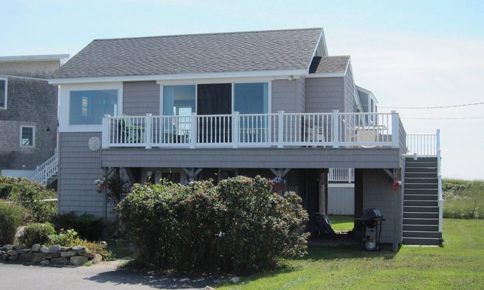 Biddeford Pool House | Low Tide: Oceanfront Bliss BOOK NOW & SAVE. THIS DISCOUNT WILL NOT LAST.