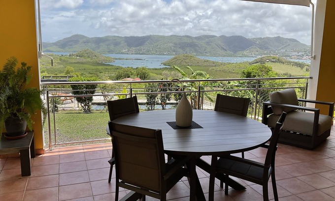 Sainte-Anne Apartment | LOW VILLA WITH SWIMMING POOL F3. VIEW ON THE BAIE DU MARIN. SAINT ANNE