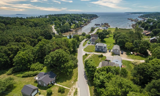 Orrs Island Cottage | Lowell's Cove Cottage - Quaint 2BR Cottage short walk away from Lowell's Cove