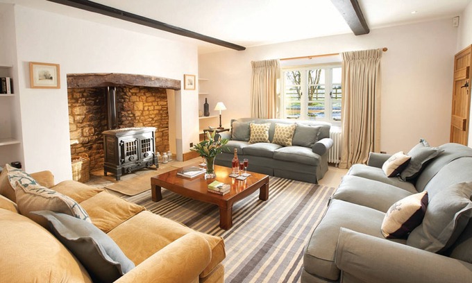 Todenham Cottage | Lower Farmhouse - a charming farmhouse sleeping 10 guests