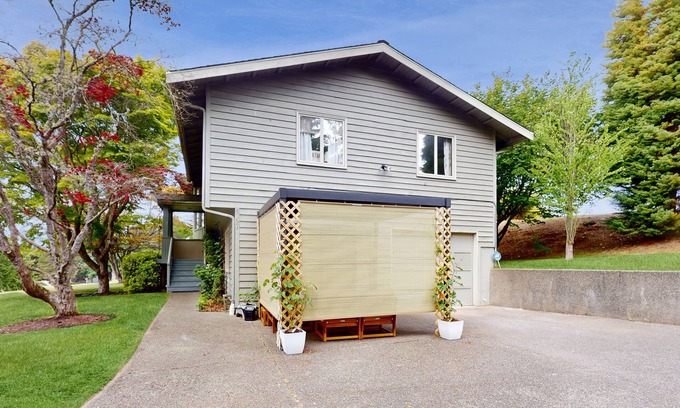 Bainbridge Island House | Lower-level apartment escape with full kitchen, Wifi and golf course views