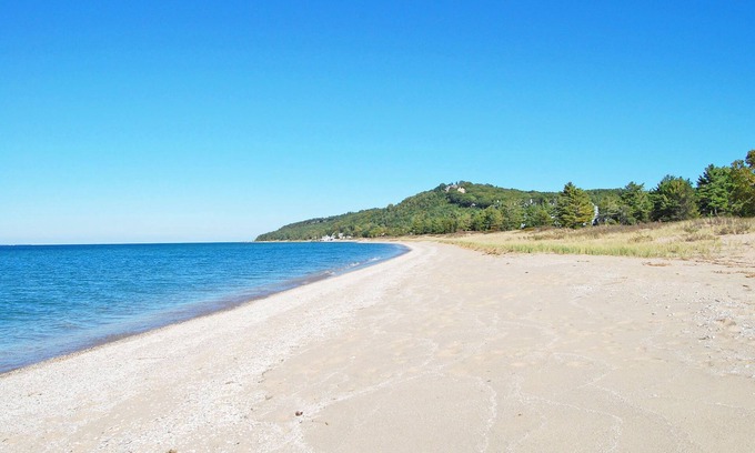 Glen Arbor Condo | Lower Level Beachfront Condo in Glen Arbor 2B/2BA!