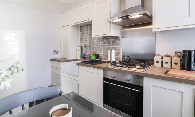 Airth Cottage | LOWER NEUK, family friendly, character holiday cottage in Culross