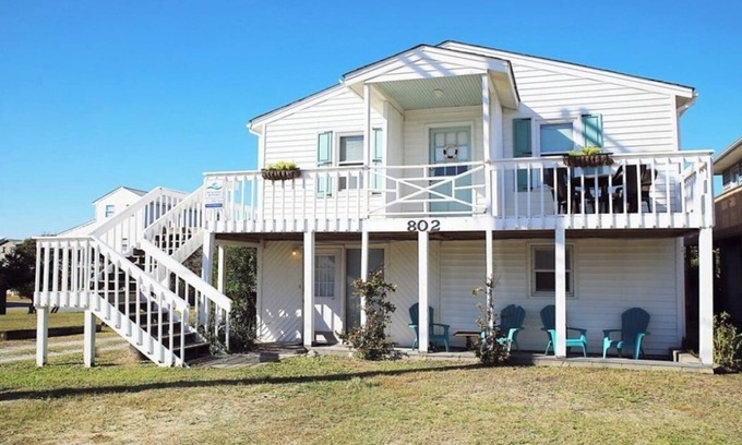 Topsail Beach Cottage | Lower Unit of Cozy cottage in Topsail Beach!
