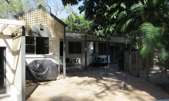 Arcadia House | "LOYANG APARTMENT 1" in Arcadia