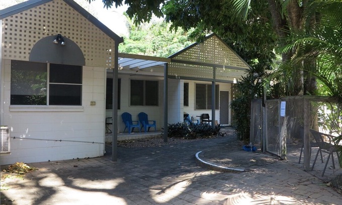 Arcadia House | "LOYANG APARTMENT 2" in Arcadia