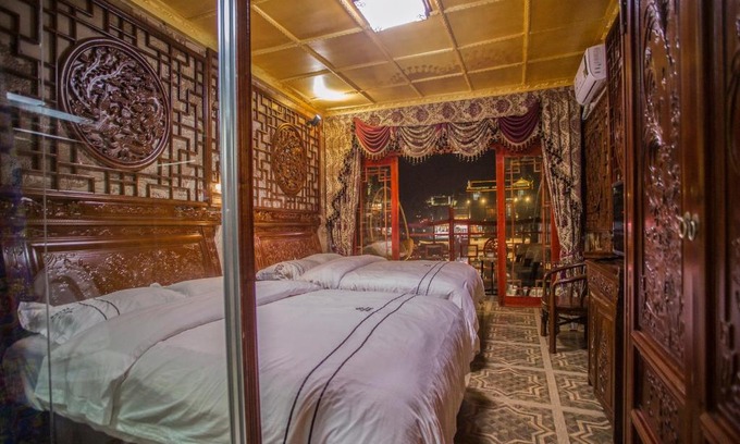 Fenghuang House | LQJ Riverside Guest House