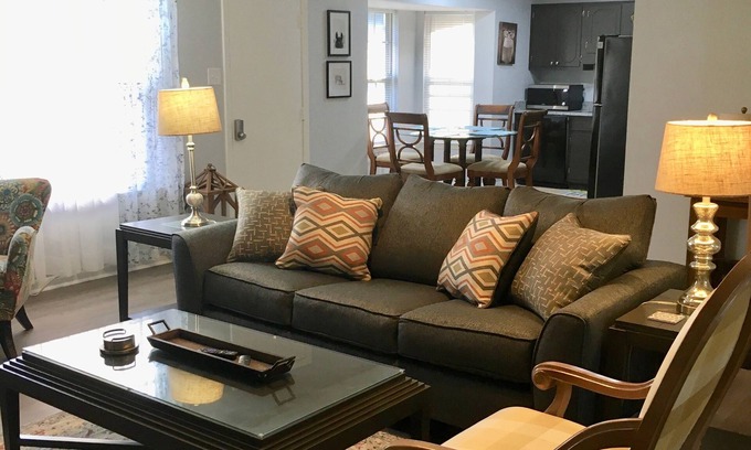 Gravel Ridge House | LRAFB Cozy CrashPad 1.5 m from back gate of Air Base!