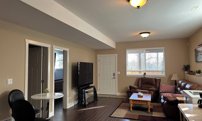 Maple Ridge House | Lrg 1 bdrm ground level suite with a Private Entry in a forest setting.