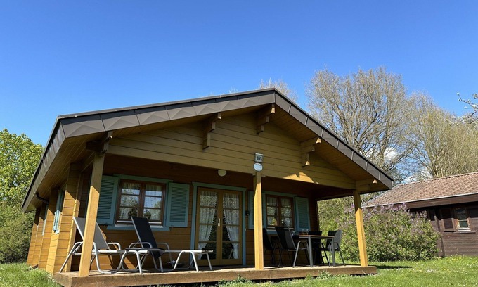 Hayingen House | Ltd-105 Holzblockhaus für 4 Personen mit Südterrasse - Ferienpark Lauterdörfle 1.1