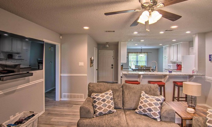 Lubbock Cottage | Lubbock Home w/ Backyard - 6 Mi to Texas Tech