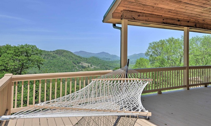 Waynesville House | 'Luck's Lookout': Breathtaking Mtn Views & Hot Tub